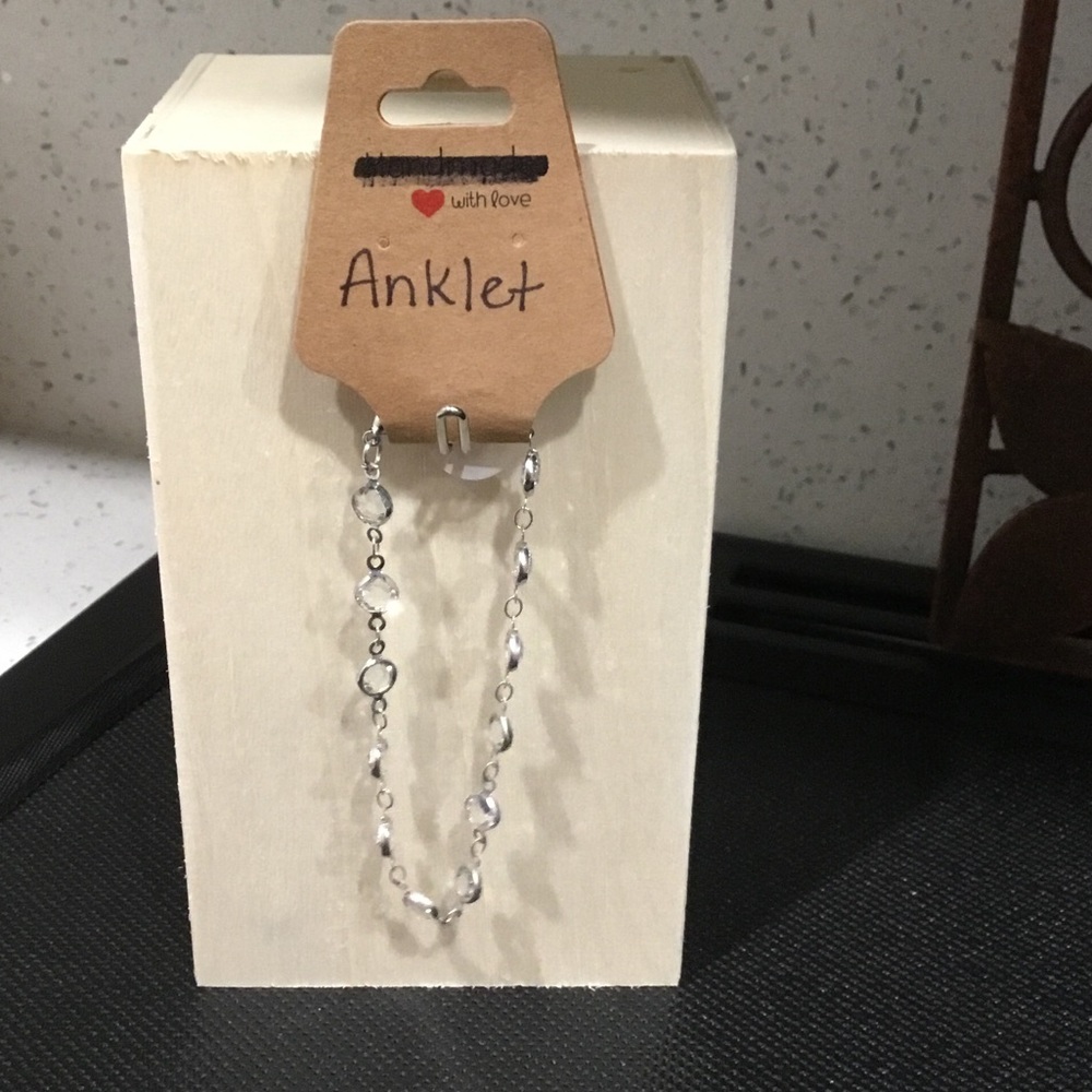 NWT Delicate Silver (zinc alloy) Beaded Anklet